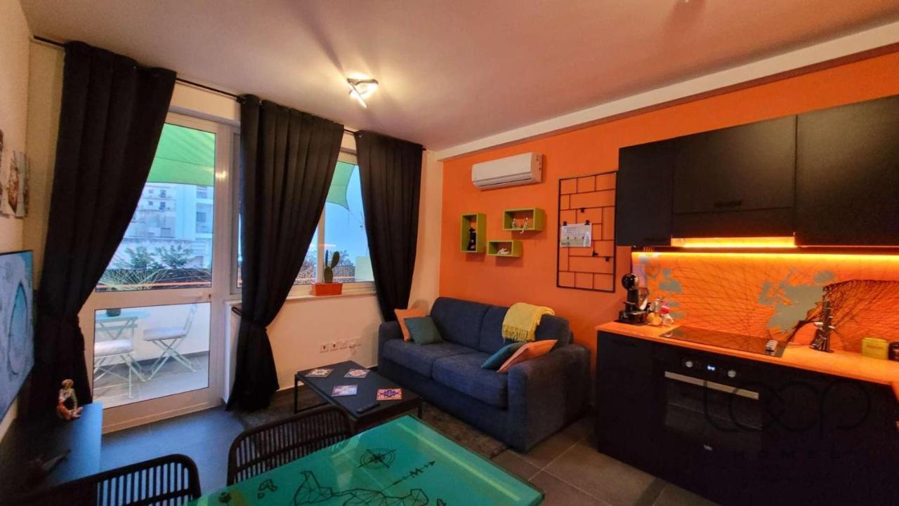Modern - 50 M From Sea - Free Wi-Fi - Super Cool - Terrace - Fully Air-Conditioned セント・ポールズ・ベイ エクステリア 写真