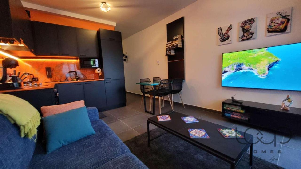 Modern - 50 M From Sea - Free Wi-Fi - Super Cool - Terrace - Fully Air-Conditioned セント・ポールズ・ベイ エクステリア 写真
