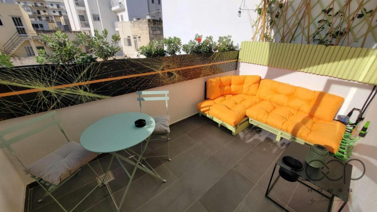 Modern - 50 M From Sea - Free Wi-Fi - Super Cool - Terrace - Fully Air-Conditioned セント・ポールズ・ベイ エクステリア 写真