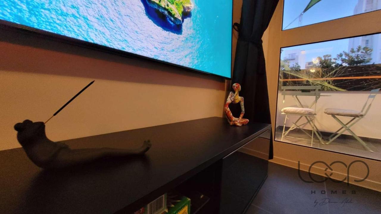 Modern - 50 M From Sea - Free Wi-Fi - Super Cool - Terrace - Fully Air-Conditioned セント・ポールズ・ベイ エクステリア 写真