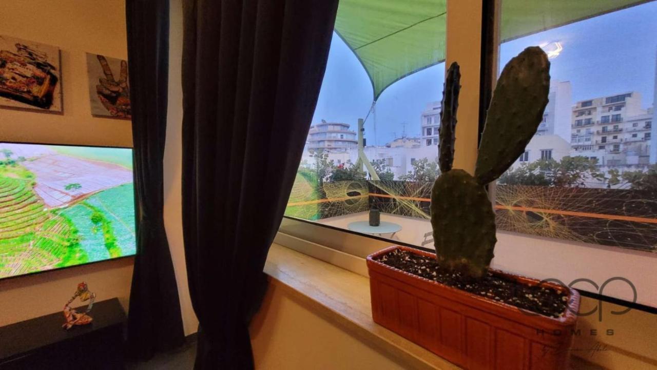 Modern - 50 M From Sea - Free Wi-Fi - Super Cool - Terrace - Fully Air-Conditioned セント・ポールズ・ベイ エクステリア 写真